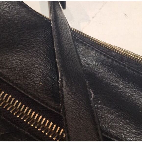 Chic Braided Front Shoulder Bag with Gold Zipper - Stylish and Functional - Picture 8 of 14